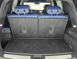 Cadillac VISTIQ Premium Luxury AWD 4dr 2026