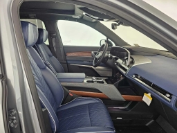 Cadillac VISTIQ Premium Luxury AWD 4dr 2026