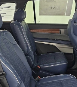 Cadillac VISTIQ Premium Luxury AWD 4dr 2026