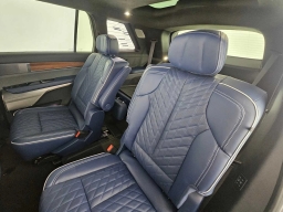 Cadillac VISTIQ Premium Luxury AWD 4dr 2026