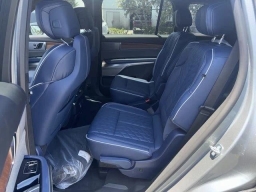 Cadillac VISTIQ Premium Luxury AWD 4dr 2026