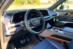 Cadillac VISTIQ Premium Luxury AWD 4dr 2026