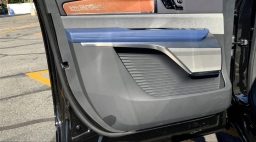 Cadillac VISTIQ Premium Luxury AWD 4dr 2026