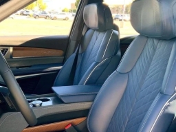 Cadillac VISTIQ Premium Luxury AWD 4dr 2026