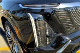 Cadillac VISTIQ Premium Luxury AWD 4dr 2026