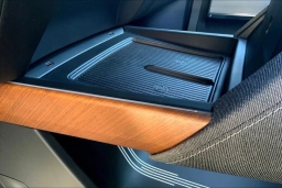 Cadillac VISTIQ Premium Luxury AWD 4dr 2026