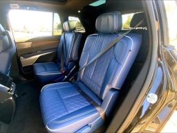 Cadillac VISTIQ Premium Luxury AWD 4dr 2026