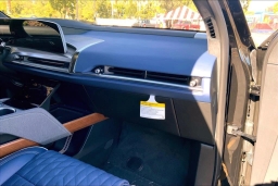 Cadillac VISTIQ Premium Luxury AWD 4dr 2026