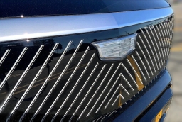 Cadillac VISTIQ Premium Luxury AWD 4dr 2026