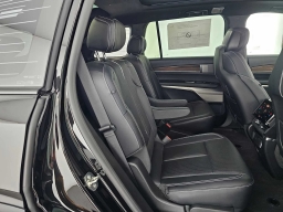 Cadillac VISTIQ Sport AWD 4dr 2026