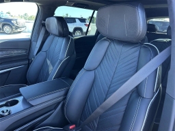 Cadillac VISTIQ Platinum AWD 4dr 2026