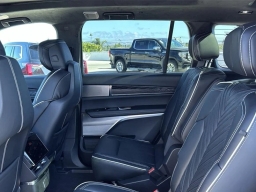 Cadillac VISTIQ Platinum AWD 4dr 2026