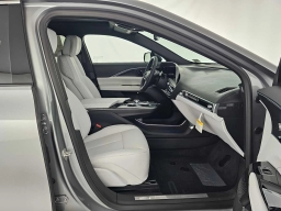 Cadillac LYRIQ Luxury 4dr 2026