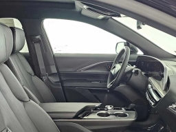 Cadillac LYRIQ Luxury 4dr 2026