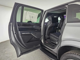 Cadillac Escalade IQ Luxury AWD 4dr 2026
