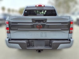 Nissan Frontier PRO-X Crew Cab 4x2 2026