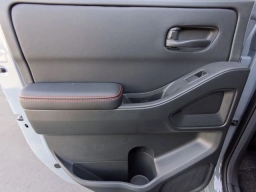 Nissan Frontier PRO-4X Crew Cab 4x4 2026