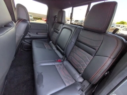 Nissan Frontier PRO-4X Crew Cab 4x4 2026