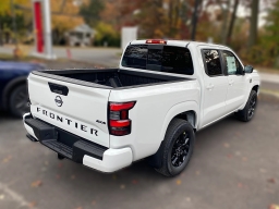 Nissan Frontier SV Crew Cab 4x4 2026