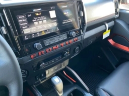 Nissan Frontier PRO-4X Crew Cab 4x4 2026