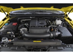 Nissan Frontier PRO-4X w/R Package Crew Cab 4x4 2026