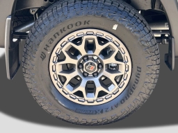 Nissan Frontier PRO-4X w/R Package Crew Cab 4x4 2026