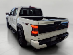 Nissan Frontier PRO-4X Crew Cab 4x4 2026