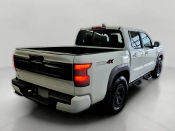 Nissan Frontier PRO-4X Crew Cab 4x4 2026