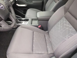 Nissan Frontier SV Crew Cab 4x4 2026