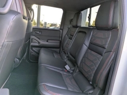 Nissan Frontier PRO-4X Crew Cab 4x4 2025