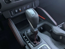 Nissan Frontier PRO-4X Crew Cab 4x4 2026