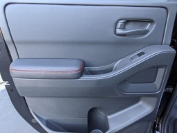 Nissan Frontier PRO-4X Crew Cab 4x4 2026