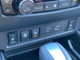 Nissan Frontier SV Crew Cab 4x4 2026