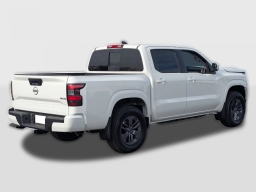 Nissan Frontier SV Crew Cab 4x4 2026