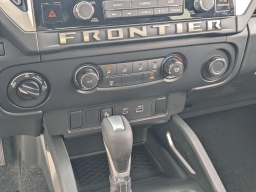 Nissan Frontier SV Crew Cab 4x4 2026