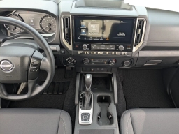 Nissan Frontier SV Crew Cab 4x4 2026