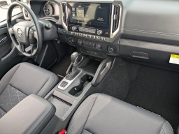 Nissan Frontier SV Crew Cab 4x4 2026