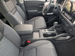 Nissan Frontier SV Crew Cab 4x4 2026