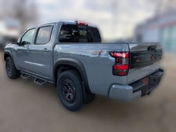 Nissan Frontier PRO-4X Crew Cab 4x4 2026