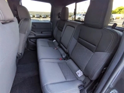 Nissan Frontier SV Crew Cab 4x4 2026