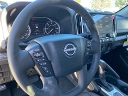 Nissan Frontier SV Crew Cab 4x4 2026