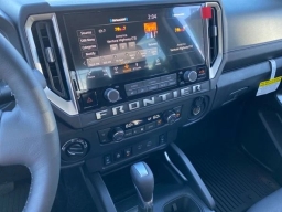 Nissan Frontier SV Crew Cab 4x4 2026