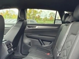 Volkswagen Atlas Cross Sport 2.0T SE w/Technology 4MOTION 2026