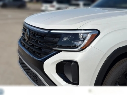 Volkswagen Atlas Cross Sport 2.0T SE w/Technology 4MOTION 2026