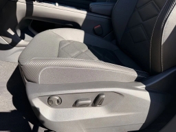 Volkswagen Atlas Cross Sport 2.0T SE w/Technology FWD 2026