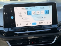 Volkswagen Atlas Cross Sport 2.0T SE w/Technology FWD 2026