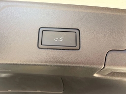 Volkswagen Atlas Cross Sport 2.0T SE w/Technology FWD 2026