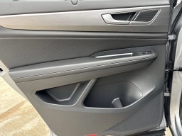 Volkswagen Atlas Cross Sport 2.0T SE w/Technology FWD 2026