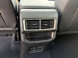 Volkswagen Atlas Cross Sport 2.0T SE w/Technology FWD 2026