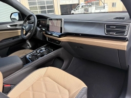 Volkswagen Atlas Cross Sport 2.0T SE w/Technology FWD 2026